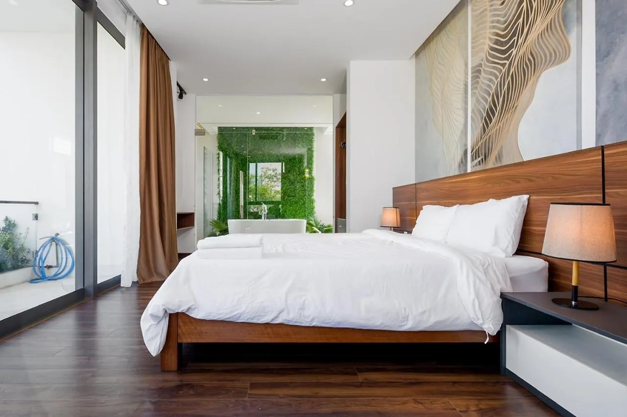 Stunning Da Nang Beach Villa 0*,